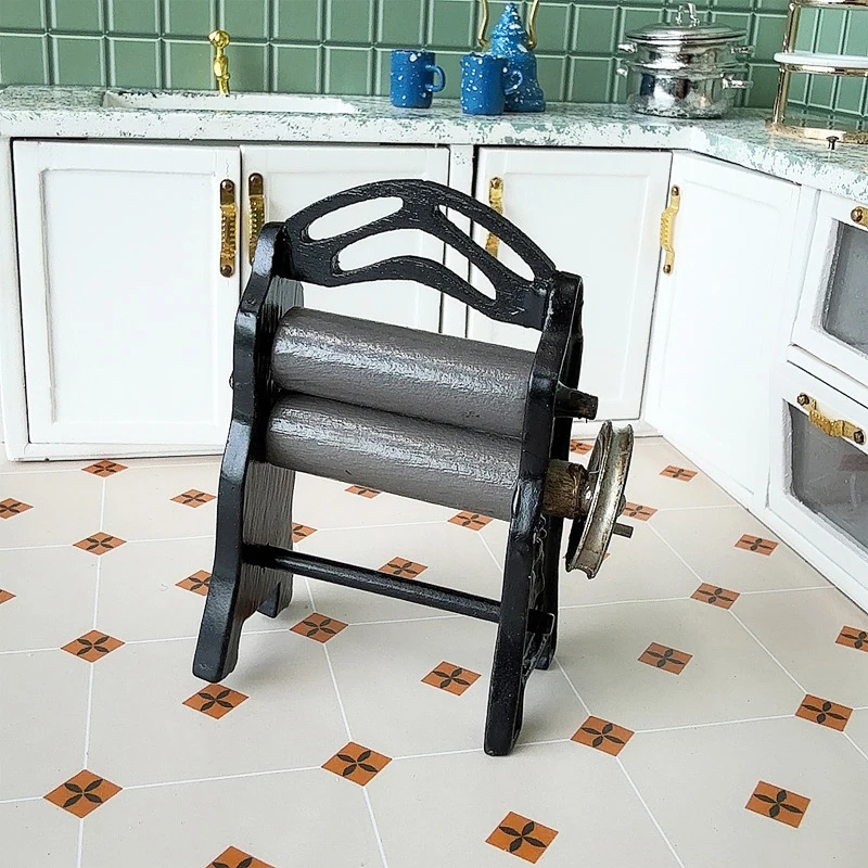 1 pièces 1:12 maison de poupée Miniature main moulin à farine cuisine modèle décor jouet maison de poupée semblant jouer cuisine jouet accessoires ﻿