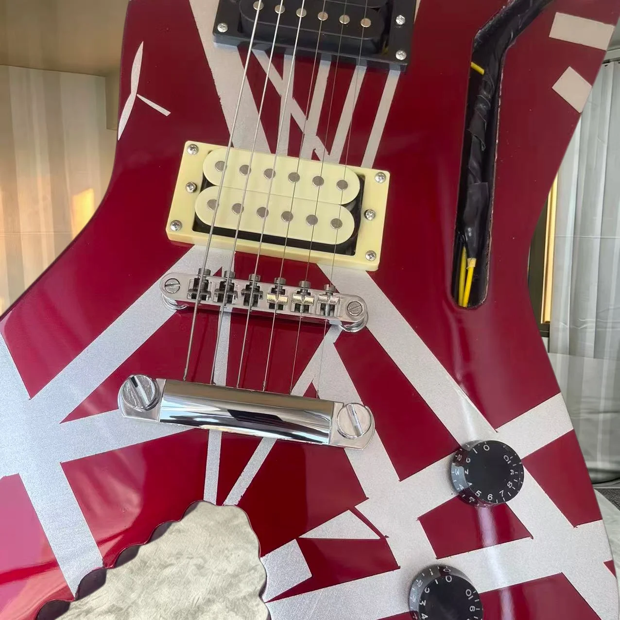 Axe‑Saw‑Blade Custom Electric Guitar, Red‑Base White‑Stripe Finish HH Pickups, Unique Heavy‑Metal Hard‑Rock Stage Guitar view 4