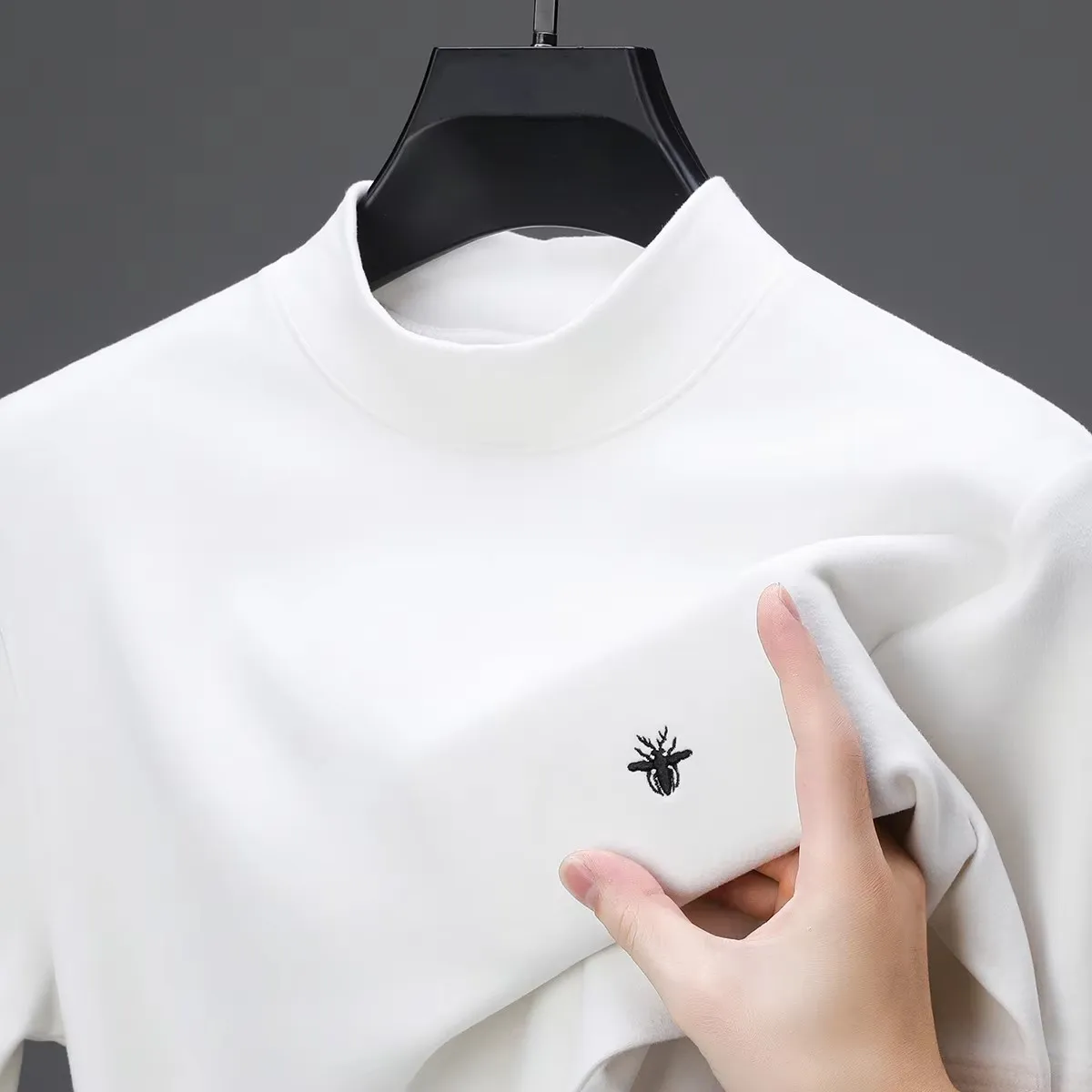 2024 Spring and summer new short sleeved T-shirt German velvet semi high neck men's brand luxury bee embroidery casual pullover