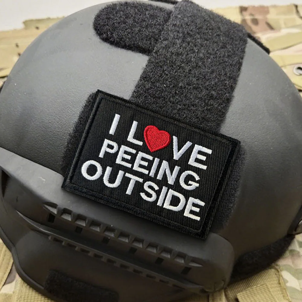 Parche táctico bordado meme para orinar al aire libre con velcro - imagen 2
