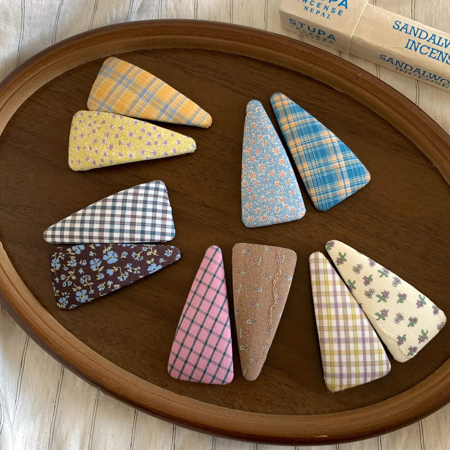

2026 New K-Style Fabric Hair Clips for Girls Cute Triangle Plaid Floral Pattern BB Clips for Bang Side Fringe Hair Accessories