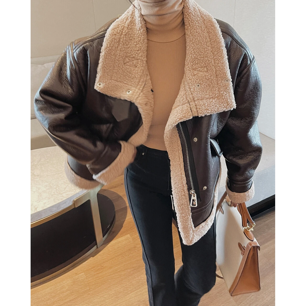 2022 Women Woolen Faux Fur Pu Leather Teddy Jackets Blazers Trench Coats Y2k Clothes Parkas Heavy Down Winter Oem Stylish New