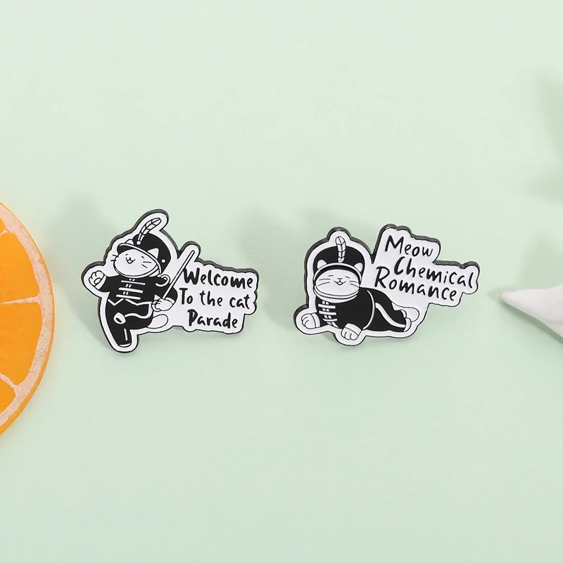 مرحبا بكم في القط موكب المينا دبوس مضحك العسكرية القط مواء الكيميائية الرومانسية دبابيس شارة التلبيب مجوهرات هدايا للأصدقاء