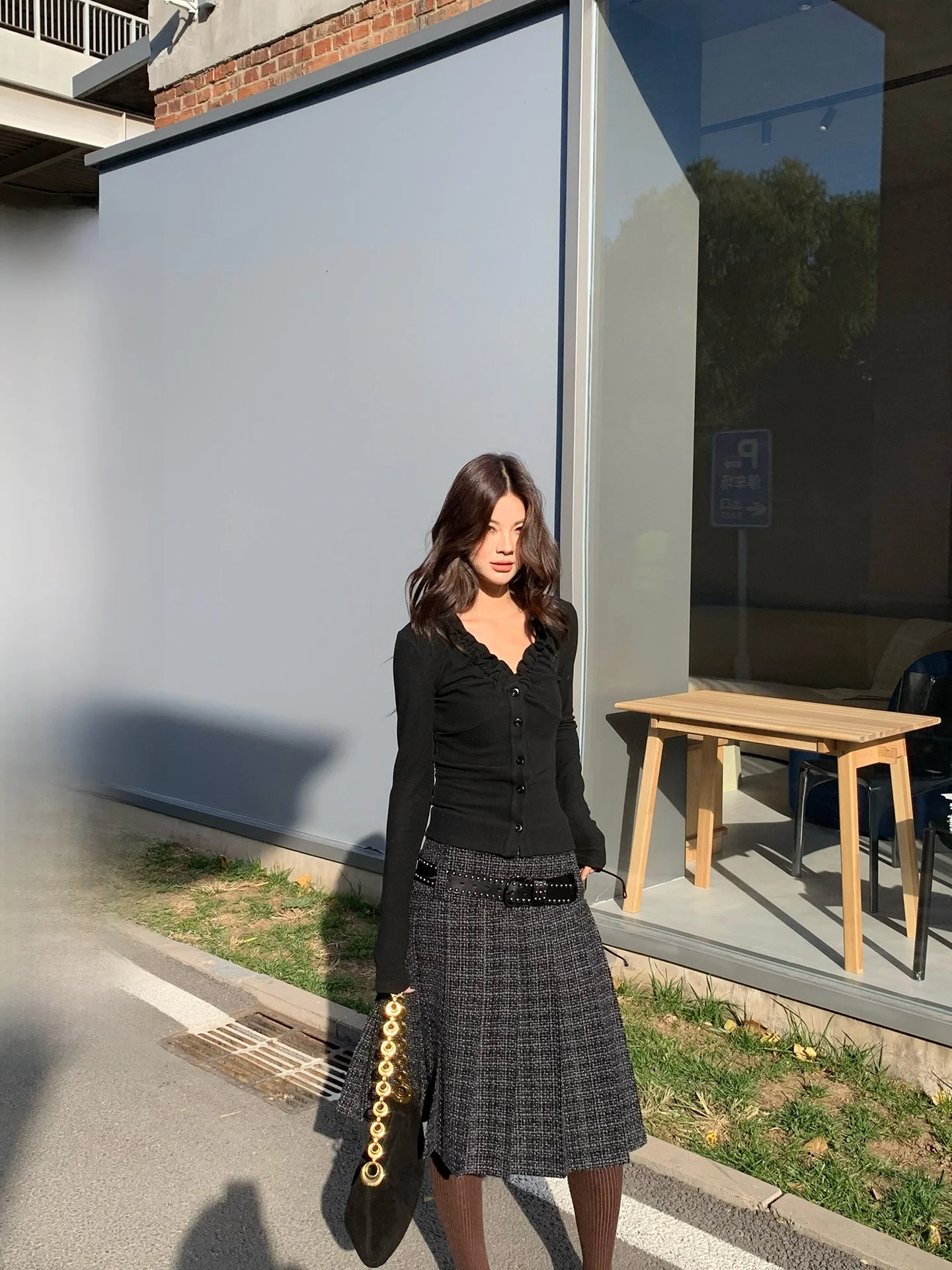 

Retro Design Wooden V-ne Knitted Sweater Women's Slimming Bla German Velvet Base irt Faionable Girl's Long Sv...