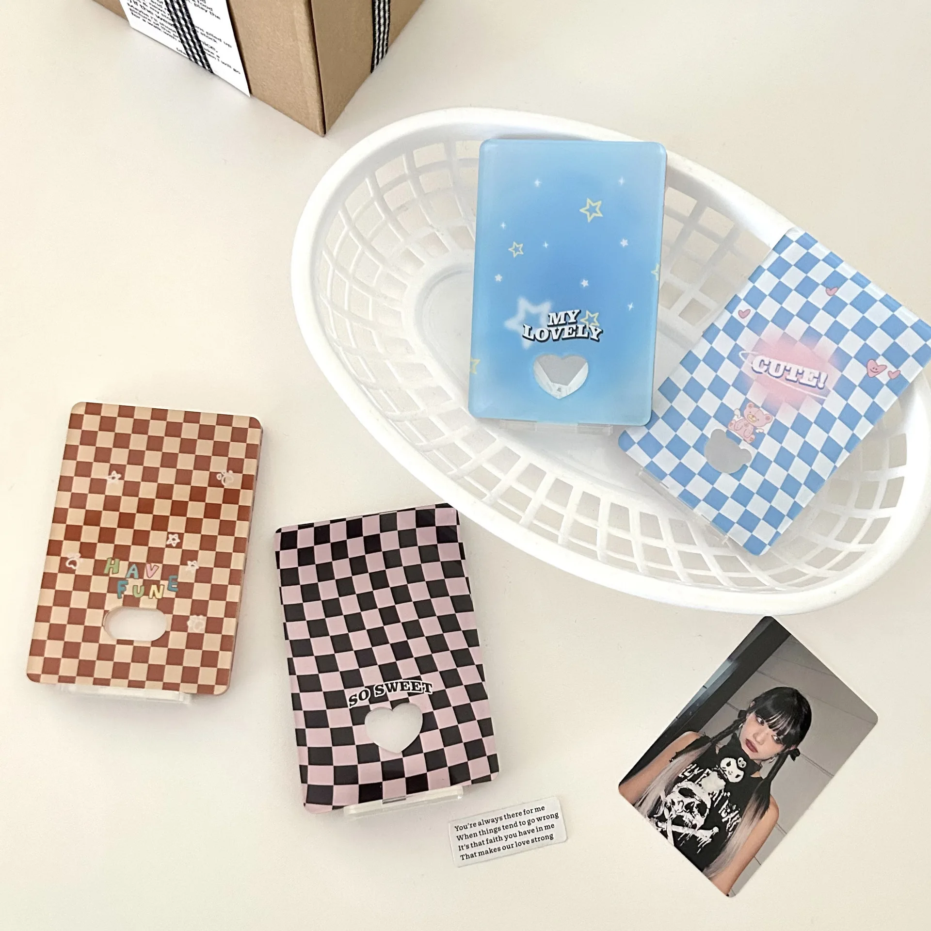 Small Dog Cartoon Brick Desktop Holder, Y2k, Guka Gupan Insert Stand Card, Estilo Americano