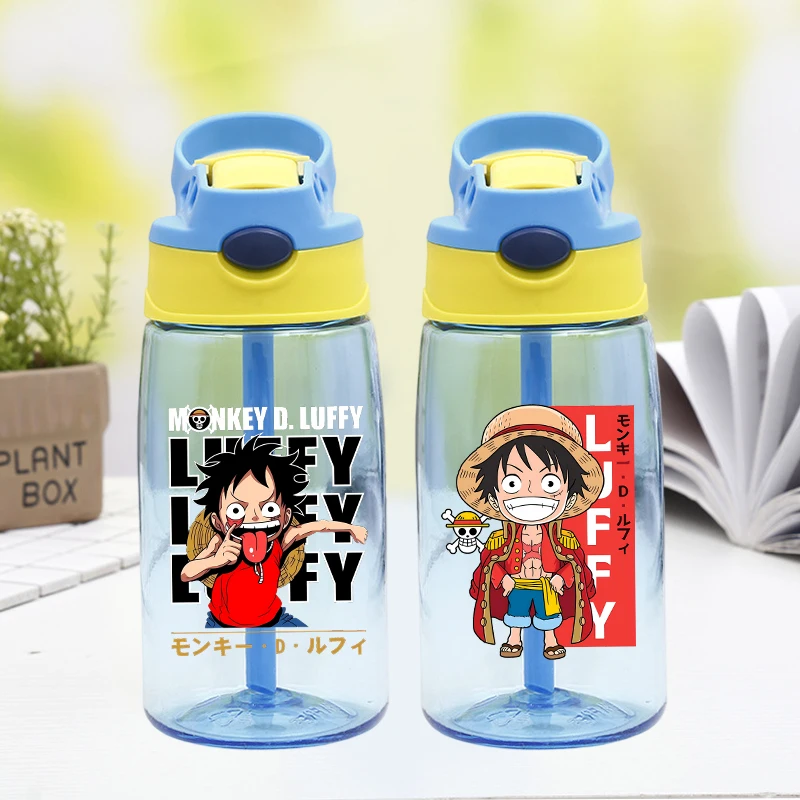 Einteilige Plastik-Wasserflasche mit Zugband für Jungen und Mädchen, Anime-Cartoon-Druck, Niedliche Wasserbecher, Tragbare Modische Becher für Schüler, Geschenk