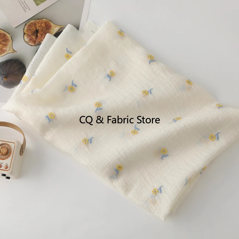 Tessuto leggero con margherite ricamato per camicia estiva Abbigliamento per bambini Protezione solare fai-da-te Stile Ins al metro