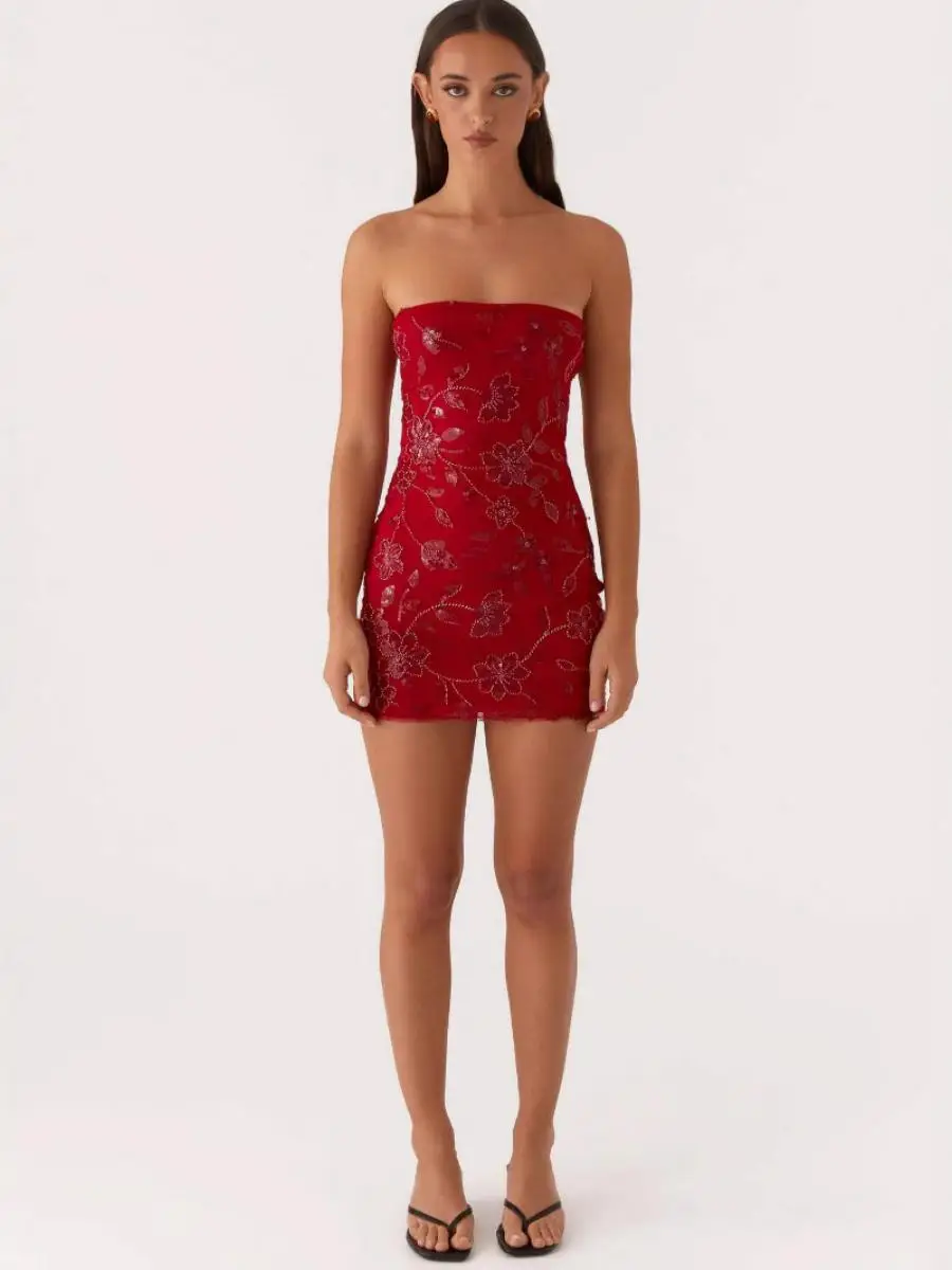 فستان نسائي صيفي جديد بتطريز وترتر، فستان ضيق بدون أكتاف، تنورة قصيرة مثيرة، تصميم أوروبي من نسيج البوليستر، فستان للمشي في ا...