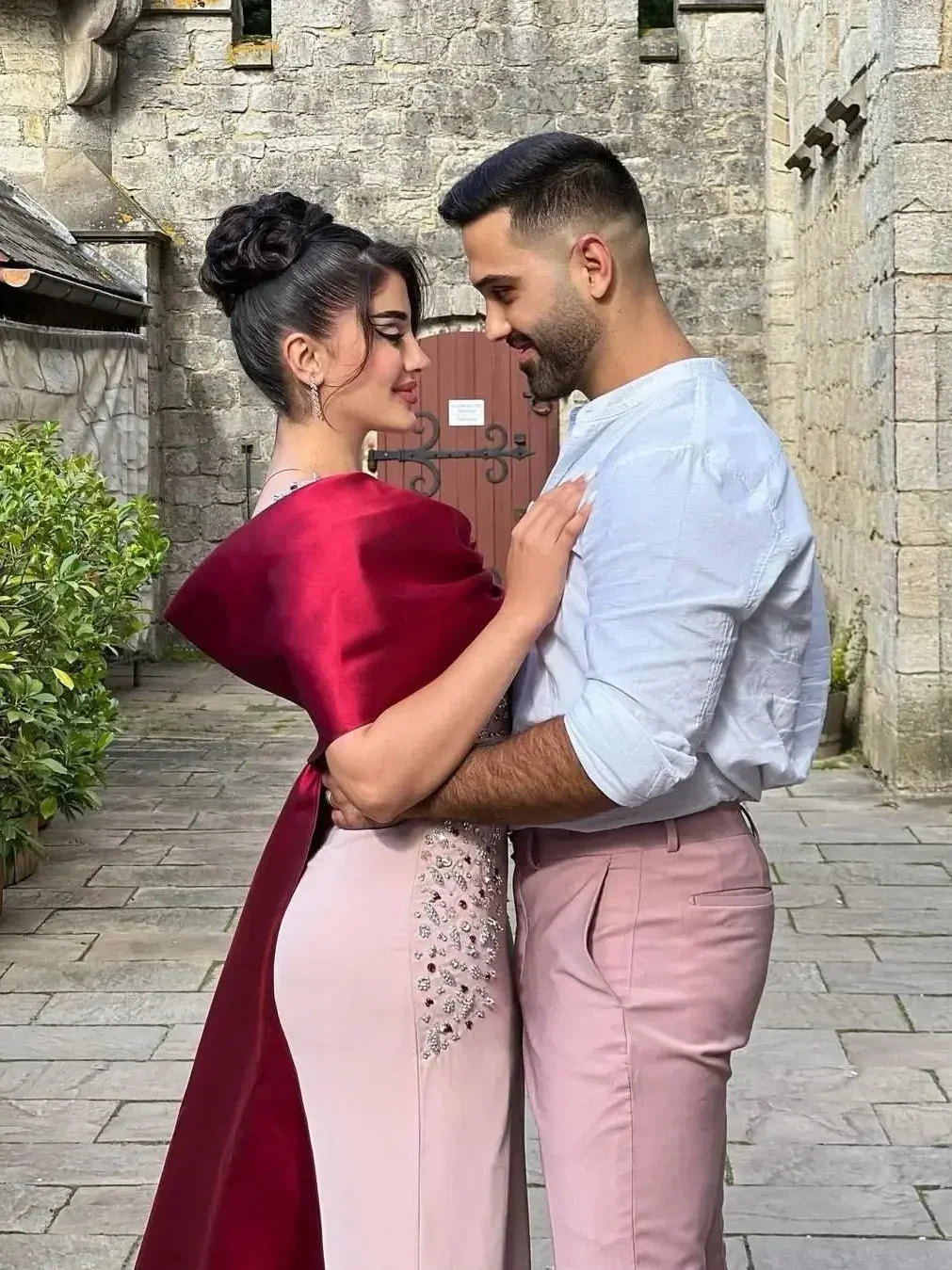 Customized V-Neck Pink Burgundy Mermaid Luxury Arabic Evening Dresses Dubai Engagement Dress Formal Women Prom Party Gowns 2024