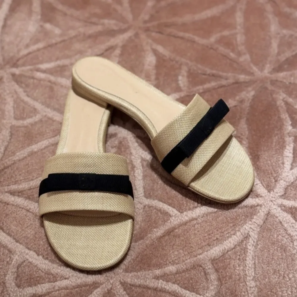 2026 New Arrival Beige Black Stripe Flat Sandals  Minimalist Mule Slides for Daily Wear