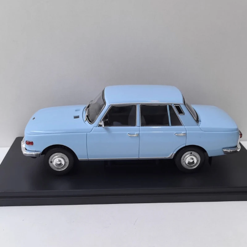 

WHITEBOX масштаб 1/24 Wartburg 353, имитация сплава, модель автомобиля, статическая коллекция, украшенные праздничные подарки, игрушки, сувенирный подарок