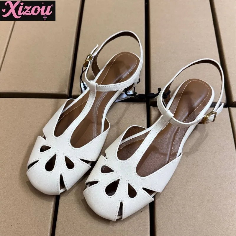 

2026 Summer Women Flat Sandals Breathable Hollow Out Retro T-strap Design Square Toe Casual Travel Roman Ladies Beach Shoes