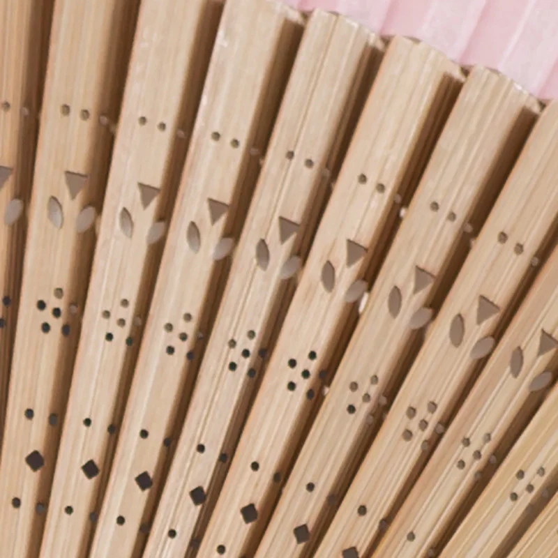 Japanse Chinese Stijl Opvouwbare Fan Oude Hanfu Fan Luxe Zijde Fan Gesneden Gradiënt Handfans Met Kwast Fotografie Rekwisieten