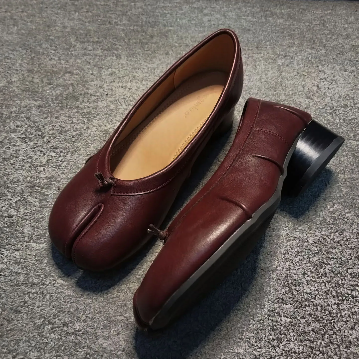 NEW Split Toe Flat Shoes Women Retro Ballet Flats Casual pu Leather Loafers Fashion Slip On Moccasins Comfortable Walking Shoes