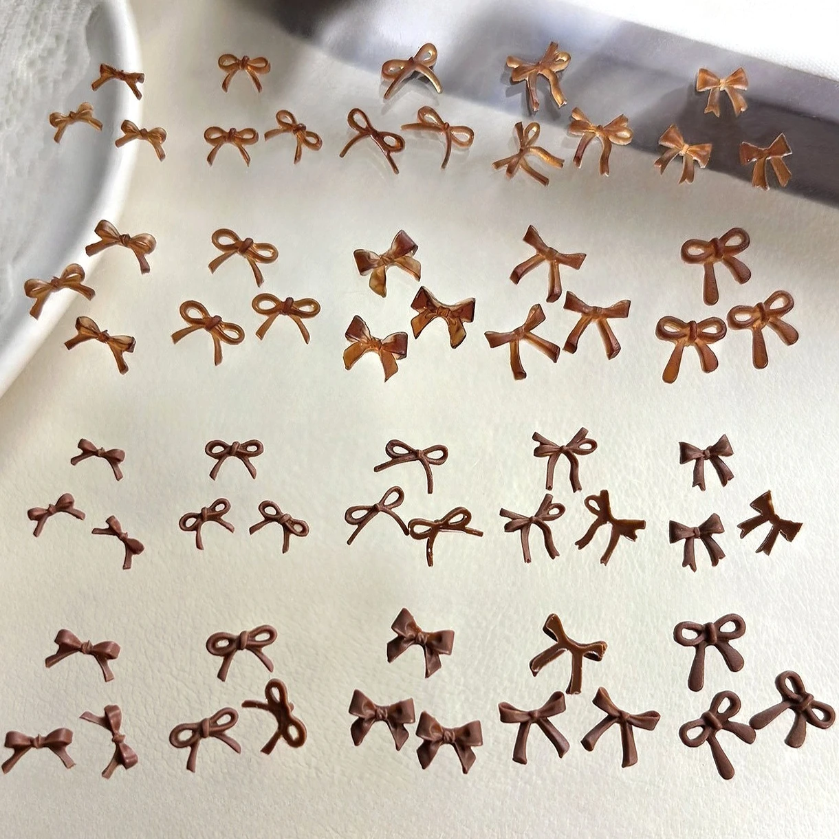 لطيف الراتنج Bowknot البني الأحمر الأسود الوردي ربطة القوس فيونكة سحر جميل الشريط بسيط أنيق مسمار الفن زينة مانيكير أداة الملحقات