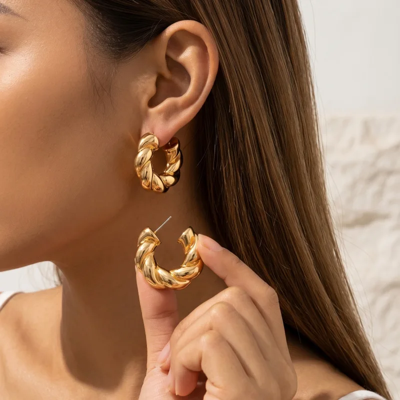 Fashion smooth and versatile CCB personalized small pepper earrings 16K simple and cold earrings wholesale earrings