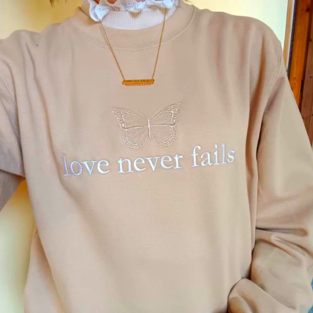 Love Never Fails Butterfly Embroidered Y2K Khaki Crewneck Sweatshirts Long Sleeve Loose Thick Fleece Pullover Vintage Jumpers