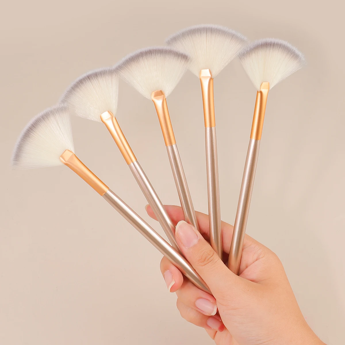 Novo prático pincéis faciais ventilador pincéis de maquiagem macio portátil máscara escovas ferramentas cosméticas para senhoras meninas prego charme beleza