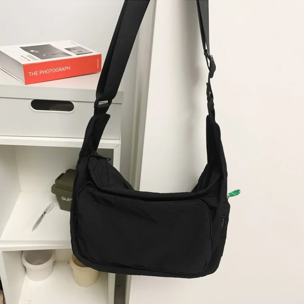 

Leisure Fashion Crossbody Bag Casual Large Capacity Sport Shoulder Bag Solid Color Fitness Nylon Bag Couple