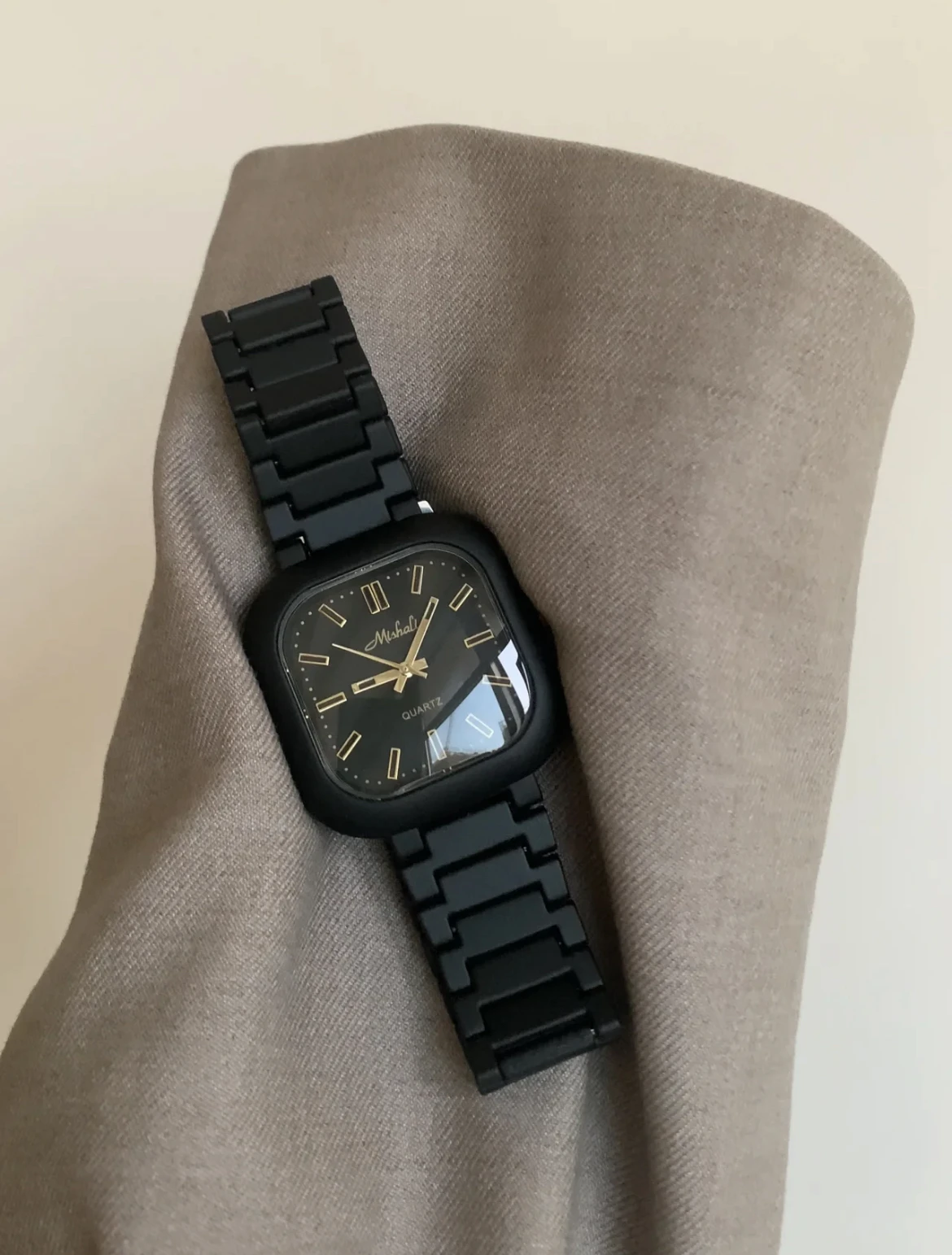 Fashion watch design personality sweet cool black trendy simple temperament quartz watch high-end luxury women's watch