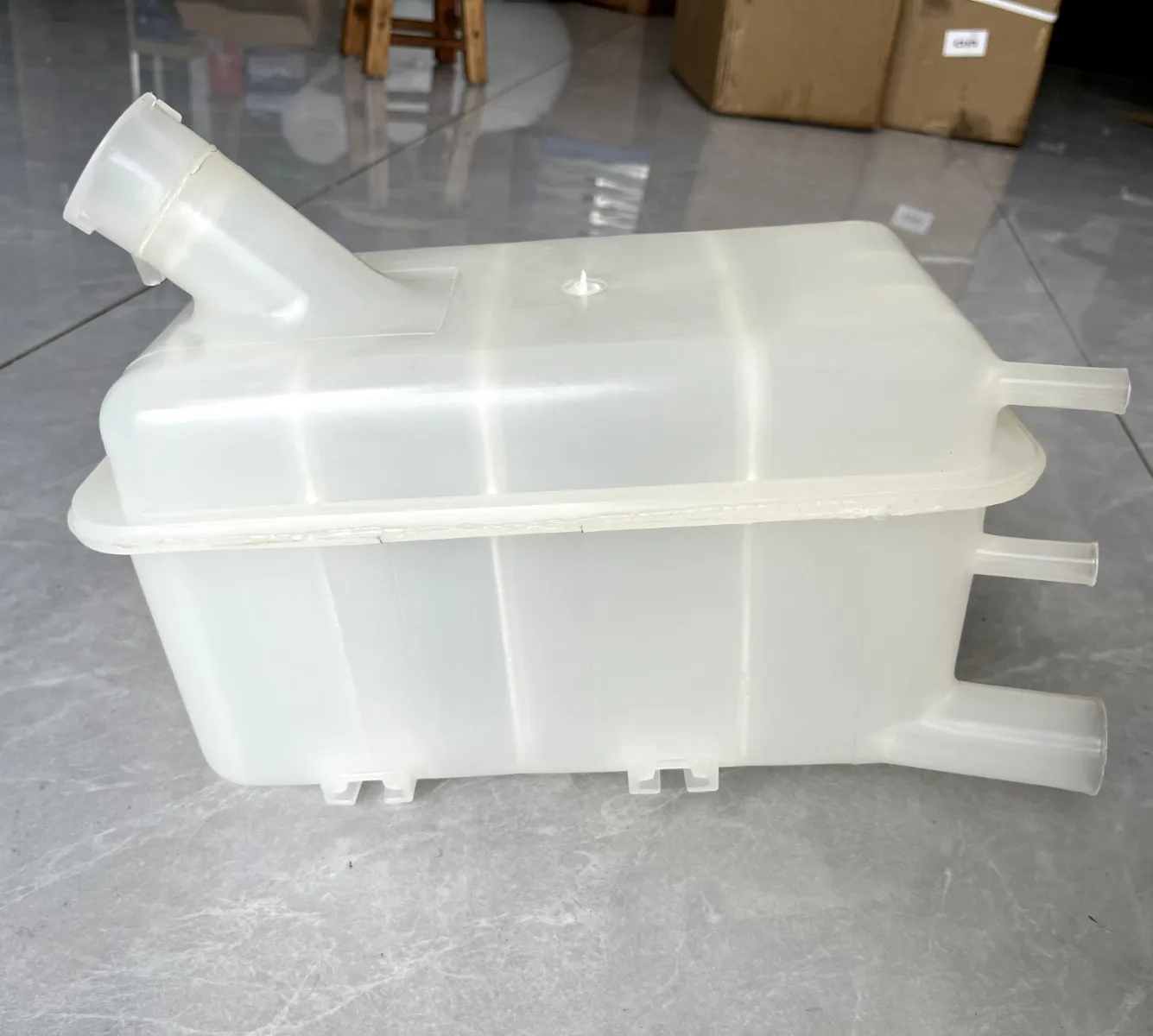FIT FOR UD NISSAN QUON CD4 GW UD390 TRUCK RADIATOR OVERFLOW BOTTLE WATER TANK