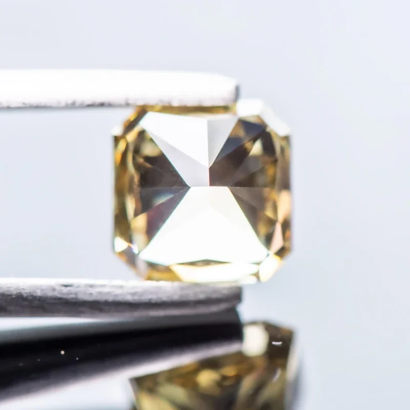 Cubic Zirconia Asscher รูปร่างสีเหลืองอ่อน 4 K น้ําแข็งบดตัด Charm ลูกปัดสําหรับเครื่องประดับ DIY ทําสร้อยคอแหวนวัสดุ