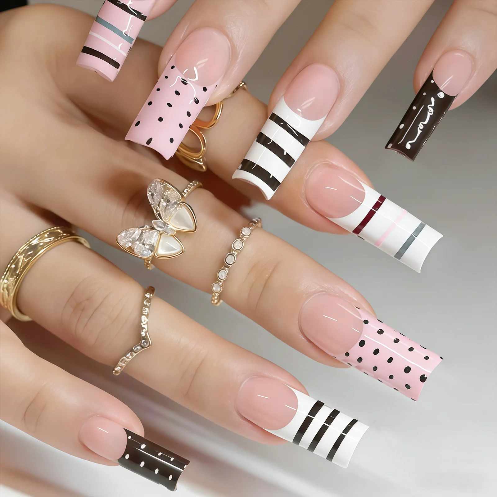 24 Stück Y2K Schwarz-Weiß Gepunktete Gestreifte Aufklebenägel Französische Press-On-Nägel Künstliche Nägel Süße Gepunktete Eckige Tragbare Nagelspitzen – Detail 8