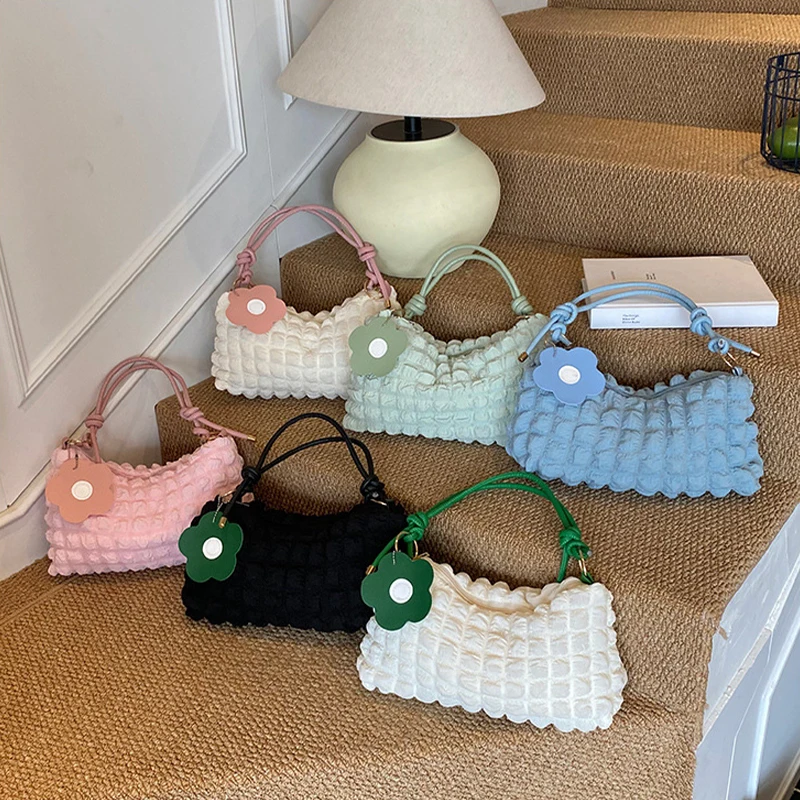 

Women's Pleated Diamond-Quilted Underarm Bag – Solid Color Fashion Messenger Bag for Parties & Everyday Elegance