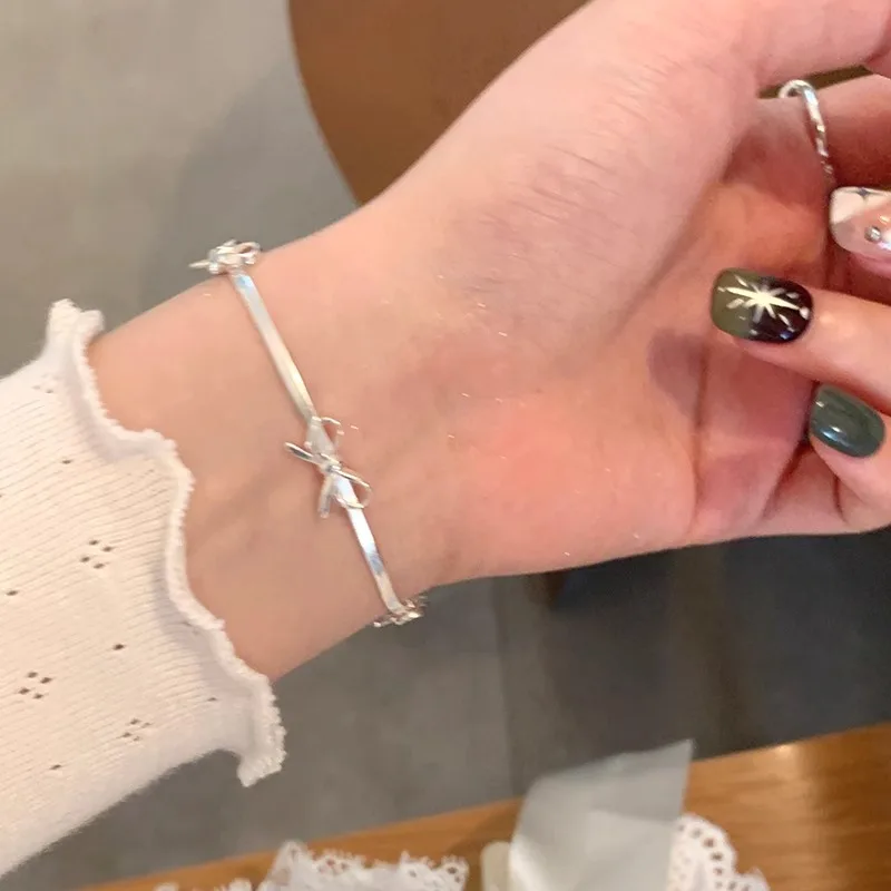 Bracelet Silver Tone Bow Pretzel Snake Chain Minimalist Design Stackable Versatile Daily Elegant Lightweight Jewelry for Women