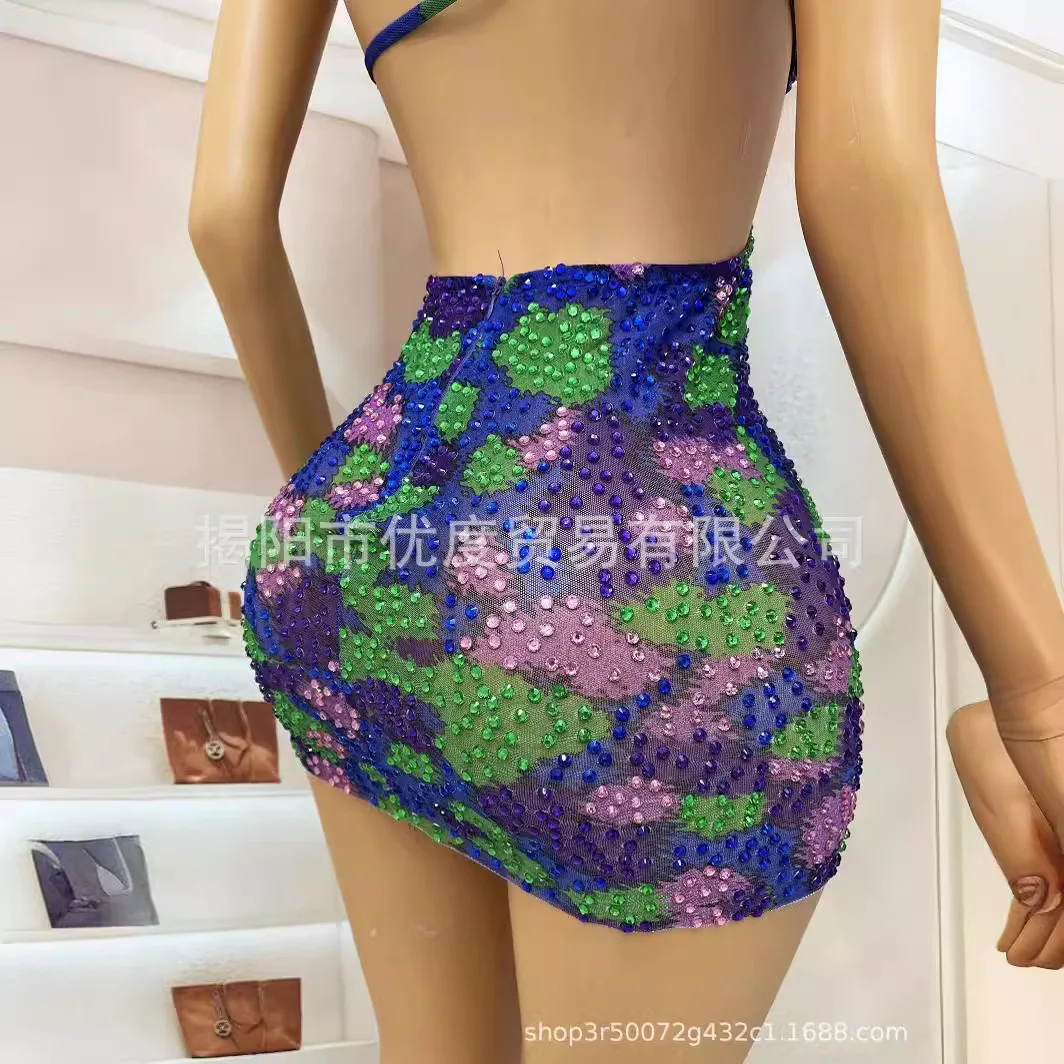 2026 تصميم مختلط الألوان مفتوح الظهر مفتوح الظهر متعدد الألوان حجر الراين فستان كوكتيل حفلة سهرة فستان الأداء تنورة Tangram