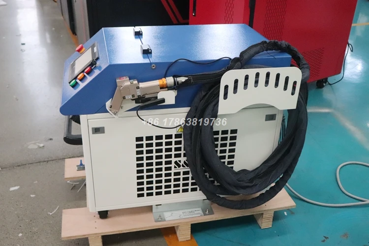 เครื่องทำความสะอาดเลเซอร์เบอร์600มม. ความเร็วสูง1000W 1500W 2000W 3000W เครื่องทำความสะอาดเลเซอร์สำหรับกำจัดสนิม