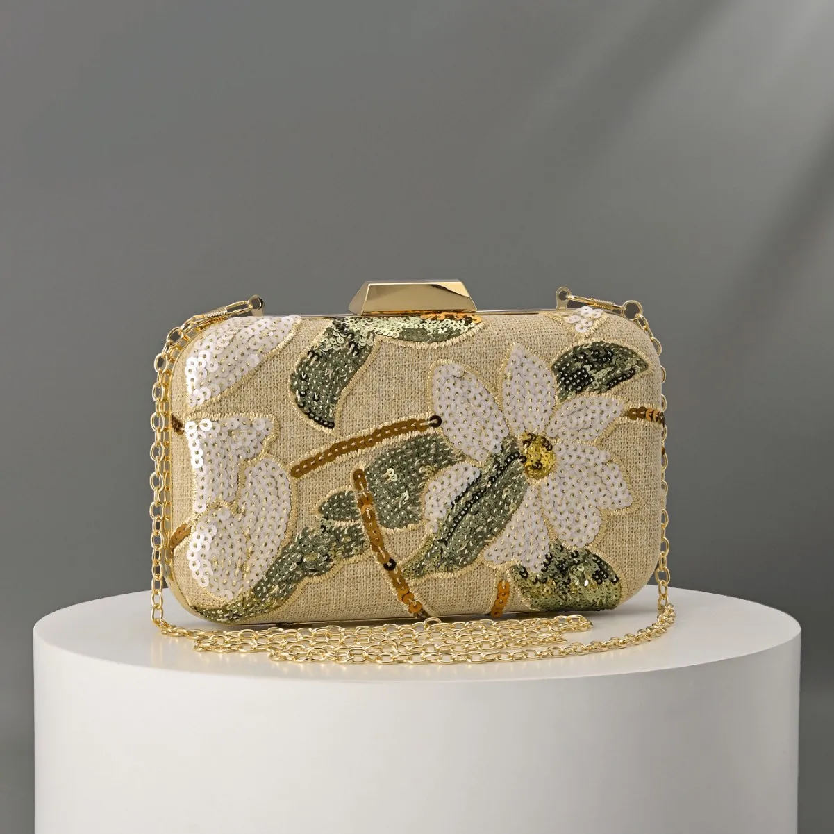 

2026 Embroidery Dinner Bag Handmade Decal Sequins Clutch Bag Evening Bag Random Pattern