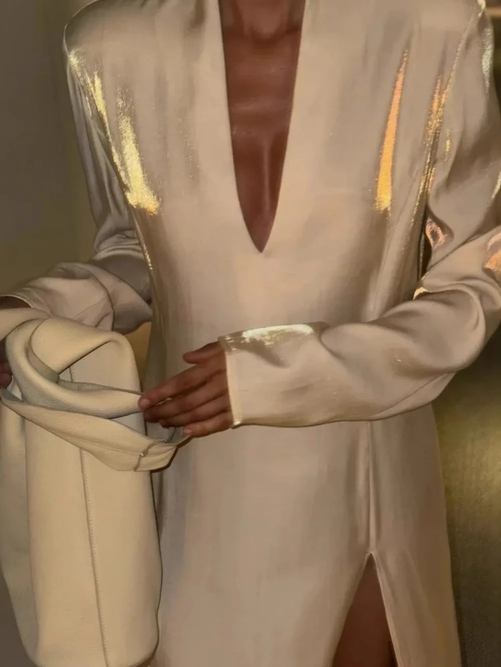 2025 moda de verano nuevo vestido elegante de mujer dorado brillante con cuello en V dividido Sexy estilo callejero levante vestido largo