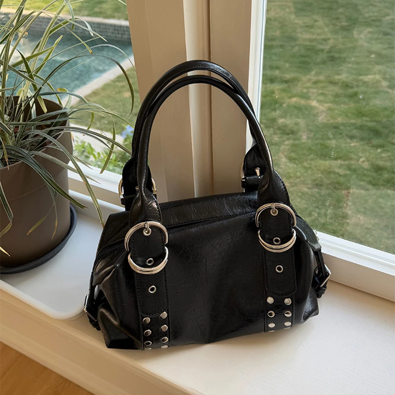 Women Shoulder Bag High-Quality Female Underarm Bag Pu Leather Handbag Avant-Garde Fashion Rivet Bag For Shopping Commuting
