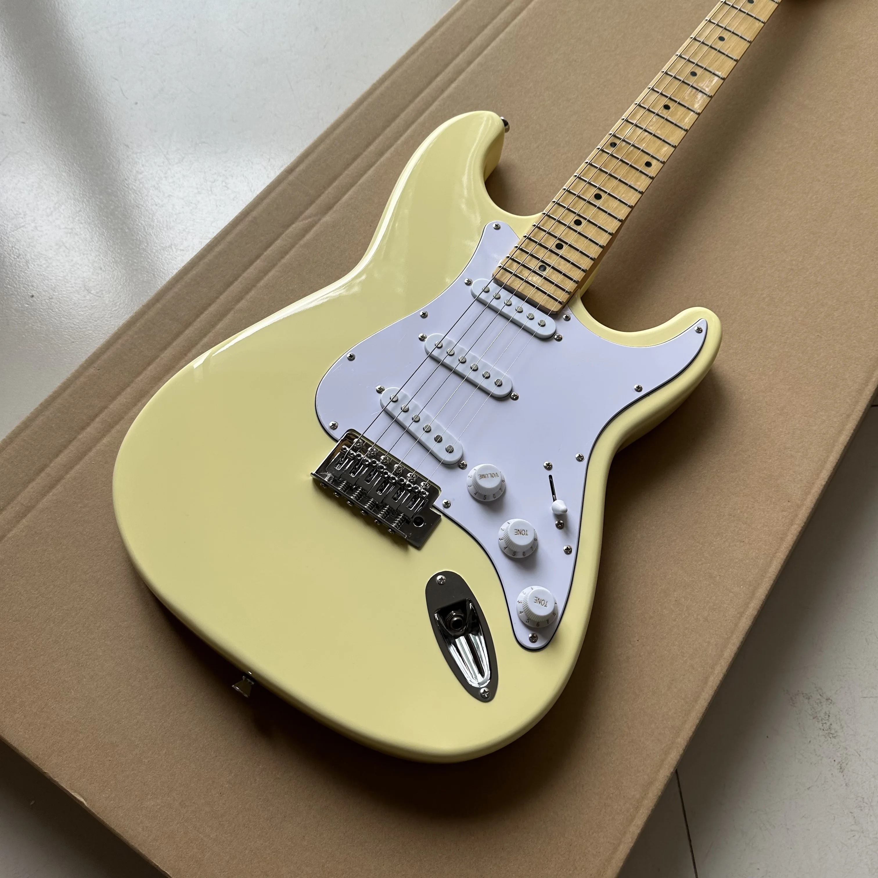 China factory Electric Guitar,maple neck, Mahogany Body, Cream Yellow Color,Multiple colors，In stock