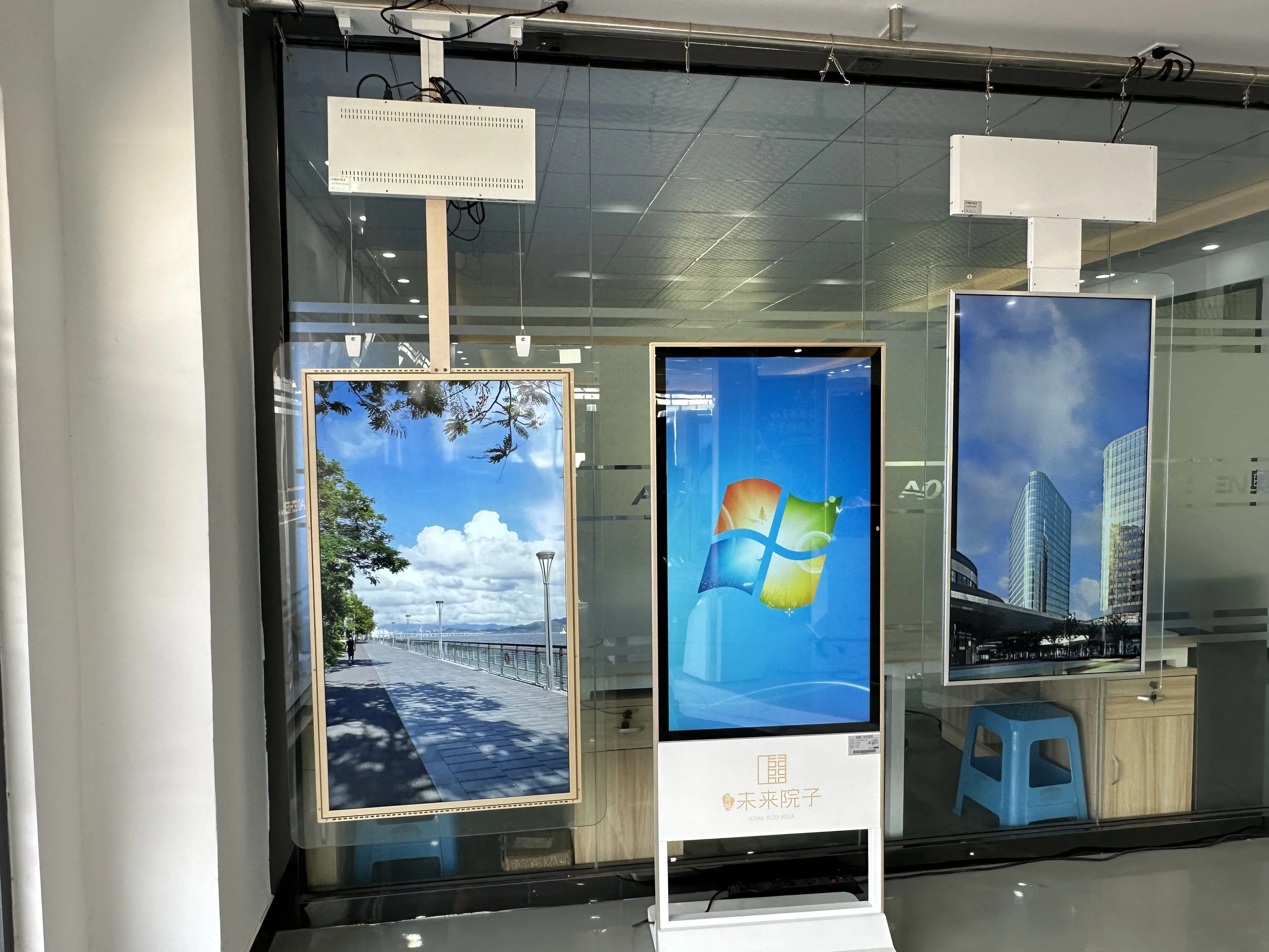 شاشة LED شفافة داخلية واقفة ملصق رقمي P3.9-P7.8 شاشة LED شفافة للنوافذ لوحة شبكية LED غير مرئية #6