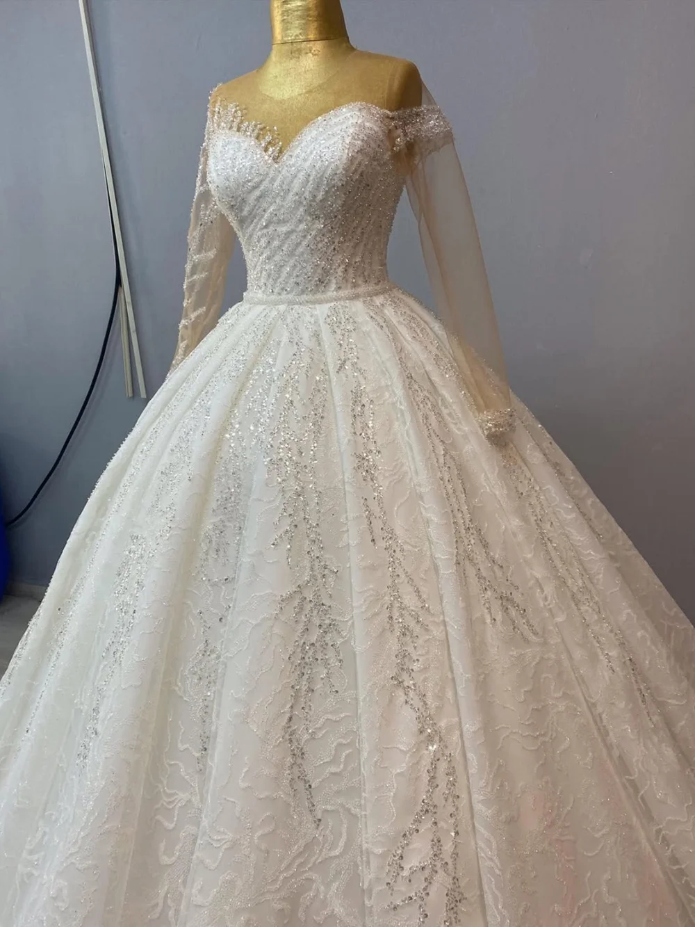 

Hand-Stitched Wedding Dresses A Line Long Sleeve Sweetheart Sequins Elegant Princess Evening Party Gowns Court Train Customized