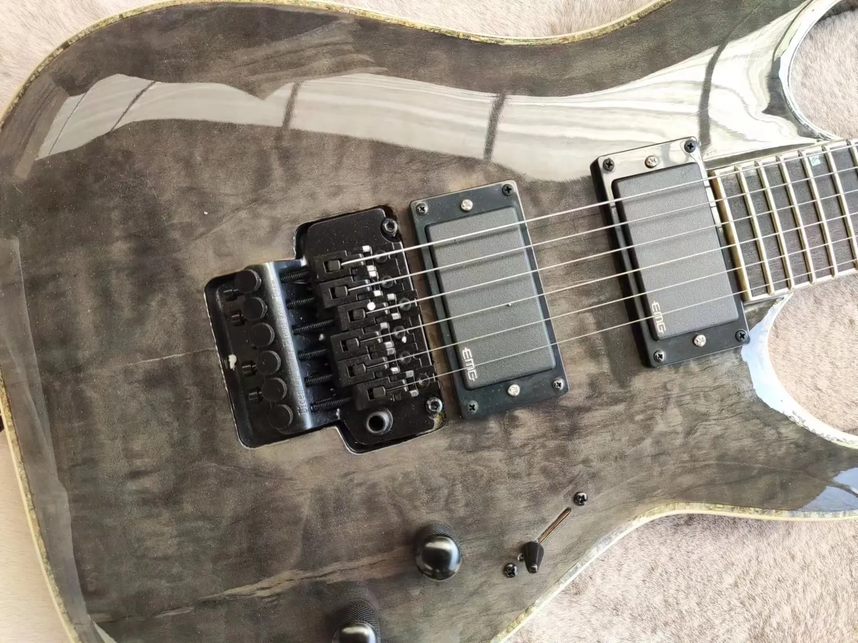 جيتار كهربائي عالي الجودة مكون من 6 أوتار، ولوحة أصابع من خشب الورد، وجسر اهتزاز، ولاقط EMG #5