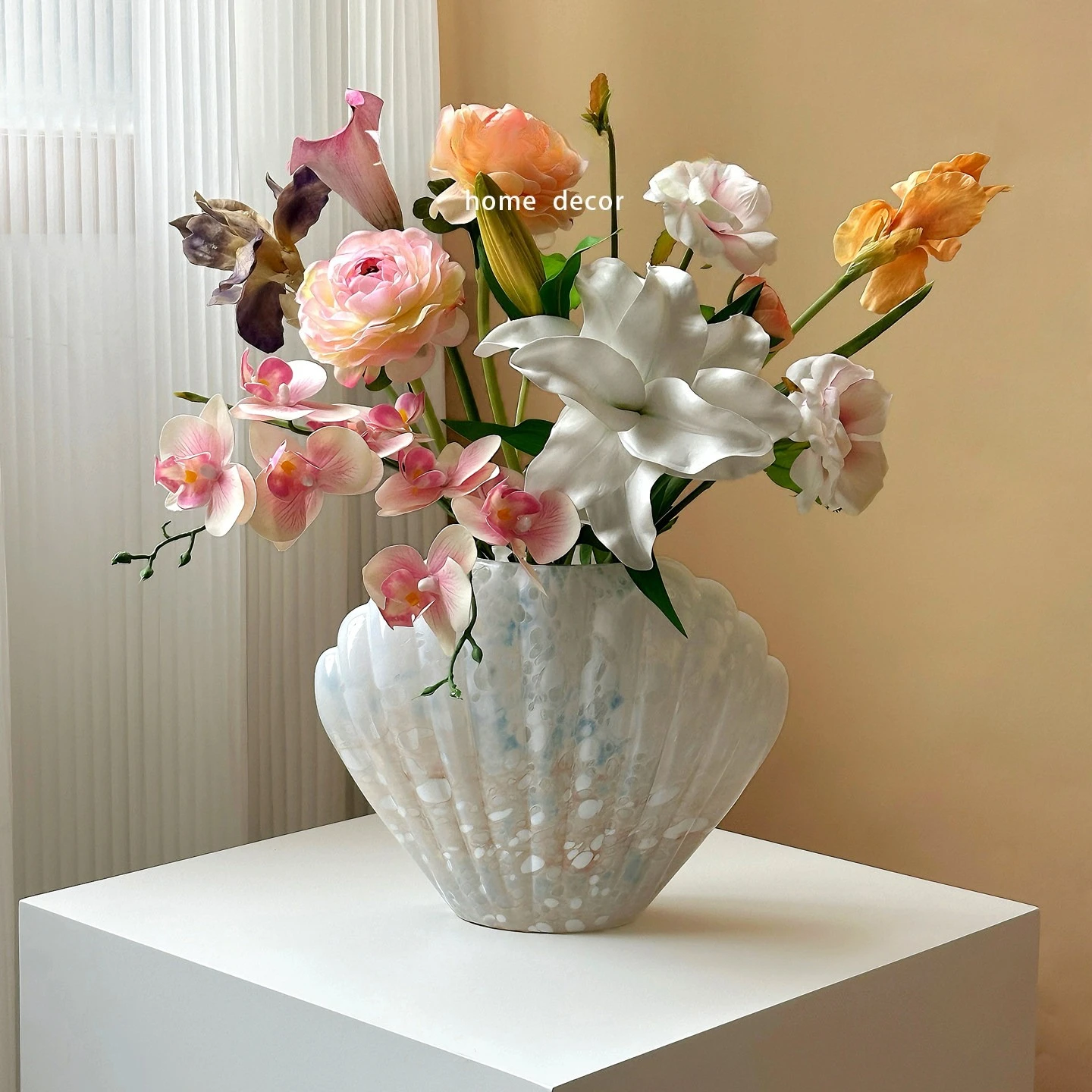 Pearlescent Shell-shaped Glazed Vase, Medieval Flower Arrangement Decoration Ornament for Home Farmhouse Decorative Centerpiece