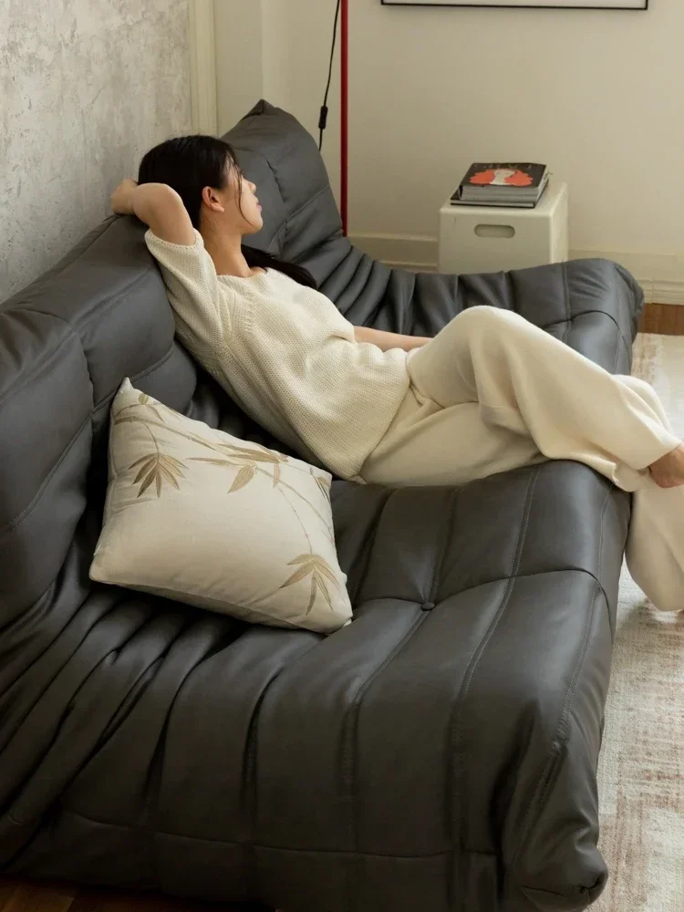 キャタピラー新色、マットチャコールアッシュレザー、リビングルーム用フレンチソファ3人掛け