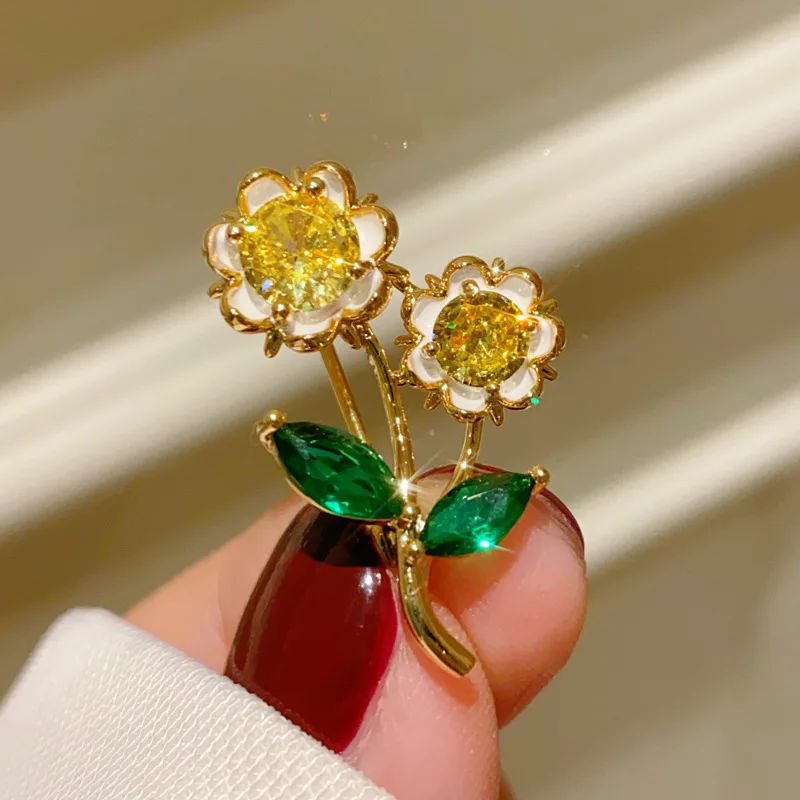 Koreaanse High-End Design Kleine Zonnebloemen Broches Voor Vrouwen Delicate Zirkoon Corsage Kleding Elegante Accessoires Kraag Pin