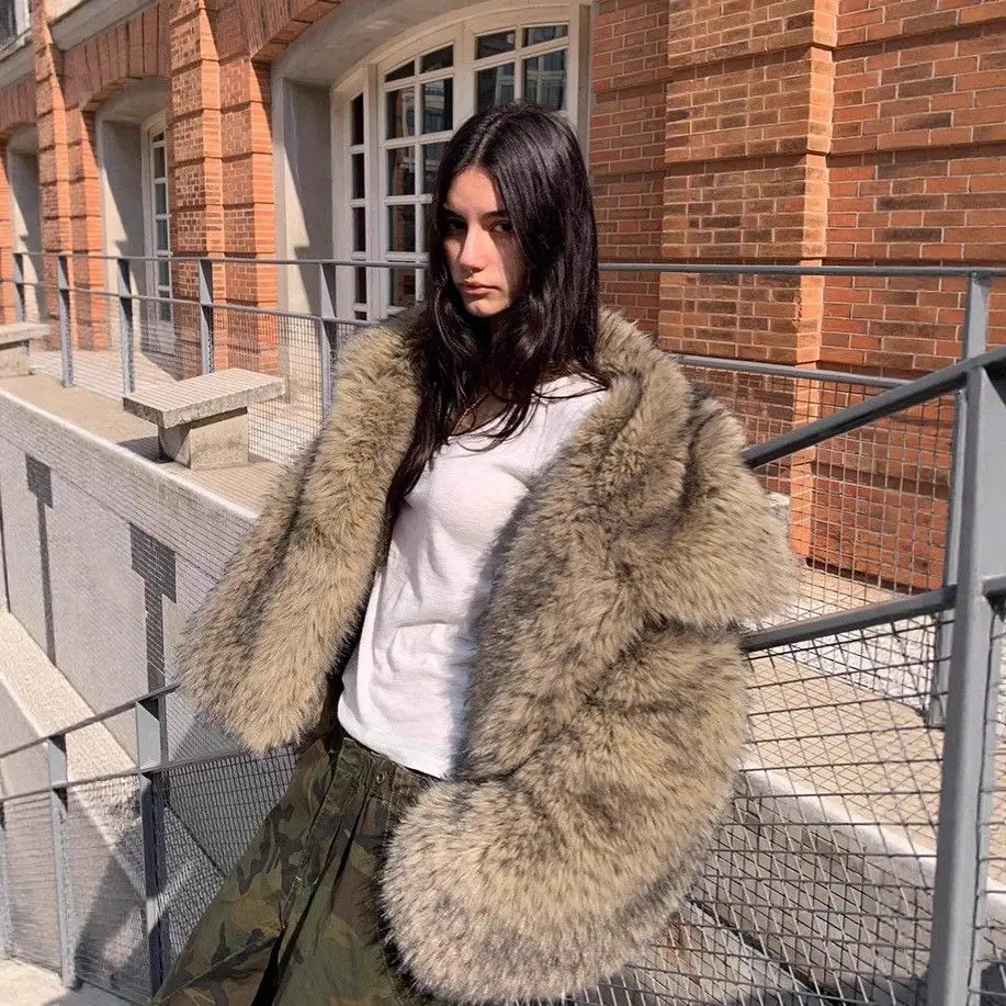 เสื้อโค้ทผู้หญิงสำหรับฤดูใบไม้ร่วงและฤดูหนาว  ทำจากหนังเทียม  รัดเอว  แขนยาว  เป็นมิตรกับสิ่งแวดล้อม