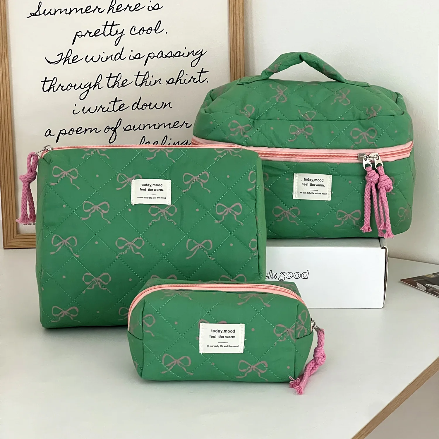 Highly Attractive Travel Cosmetic Bag, Portable Color-Contrast Handheld Storage Bag, Toiletry Bag, Green Fruit Bowknot Makeup Ba