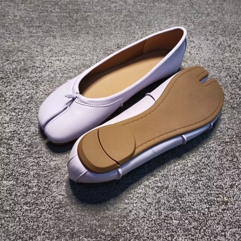 Pleated Split-toe Shoes Women New Spring Arrivals Ballet Flats Shallow Mouth Slip-on Pig Hoof Shoes