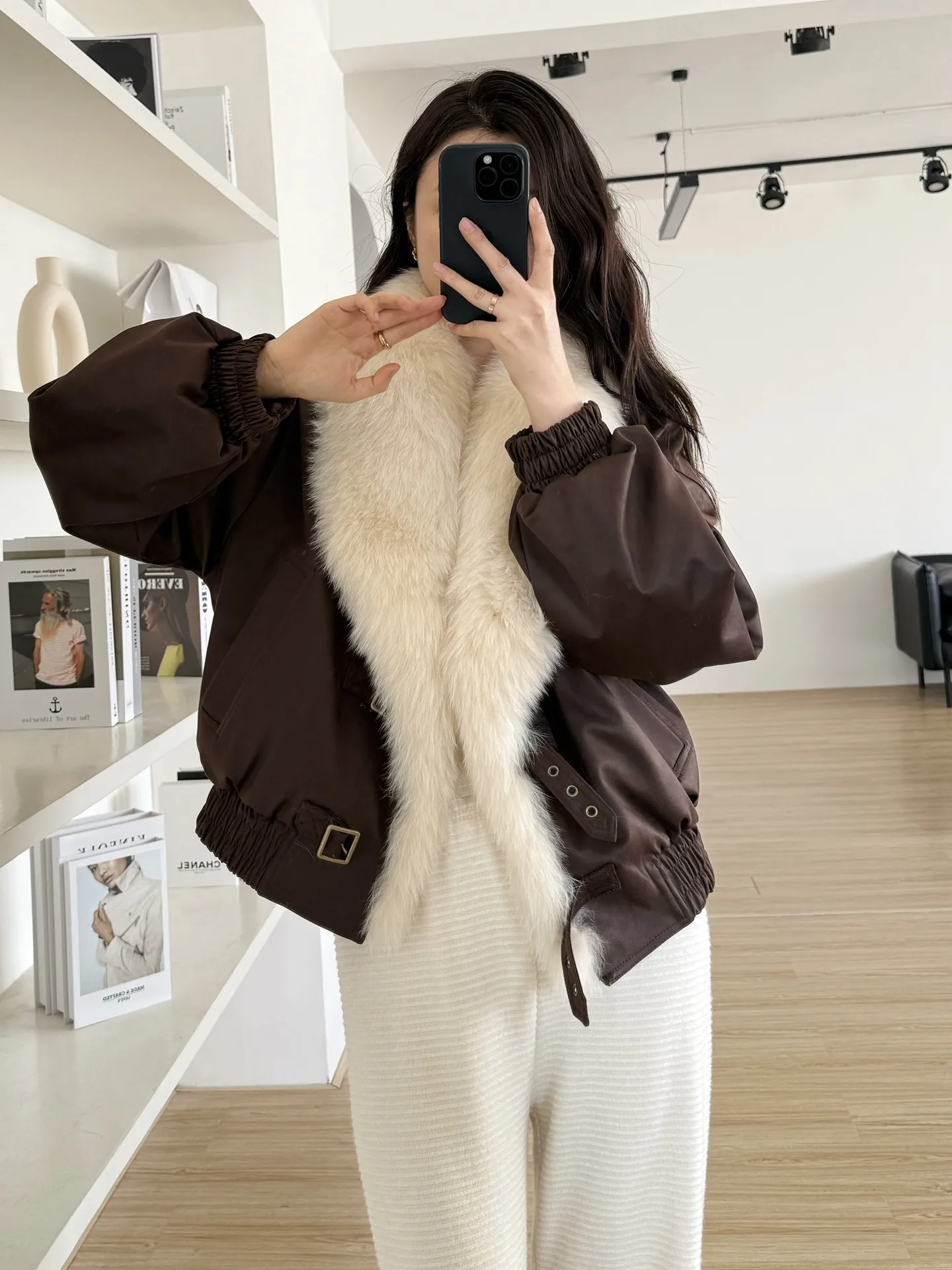 Coffee Street 2025 Winter New motorcycle large fur collar Fox fur suede fur coat Women's white goose down jacket