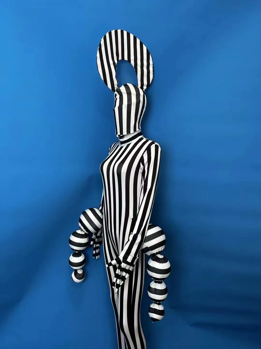 Gestreifte Zebra Tanz Performance Kunst Karneval Float Parade