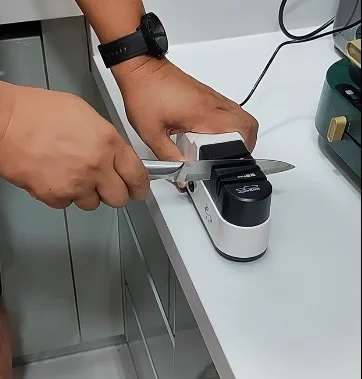 

Автоматическая точилка для ножей с функцией подзарядки | Управление одним касанием для кухонных и поварских ножей, компактный дизайн