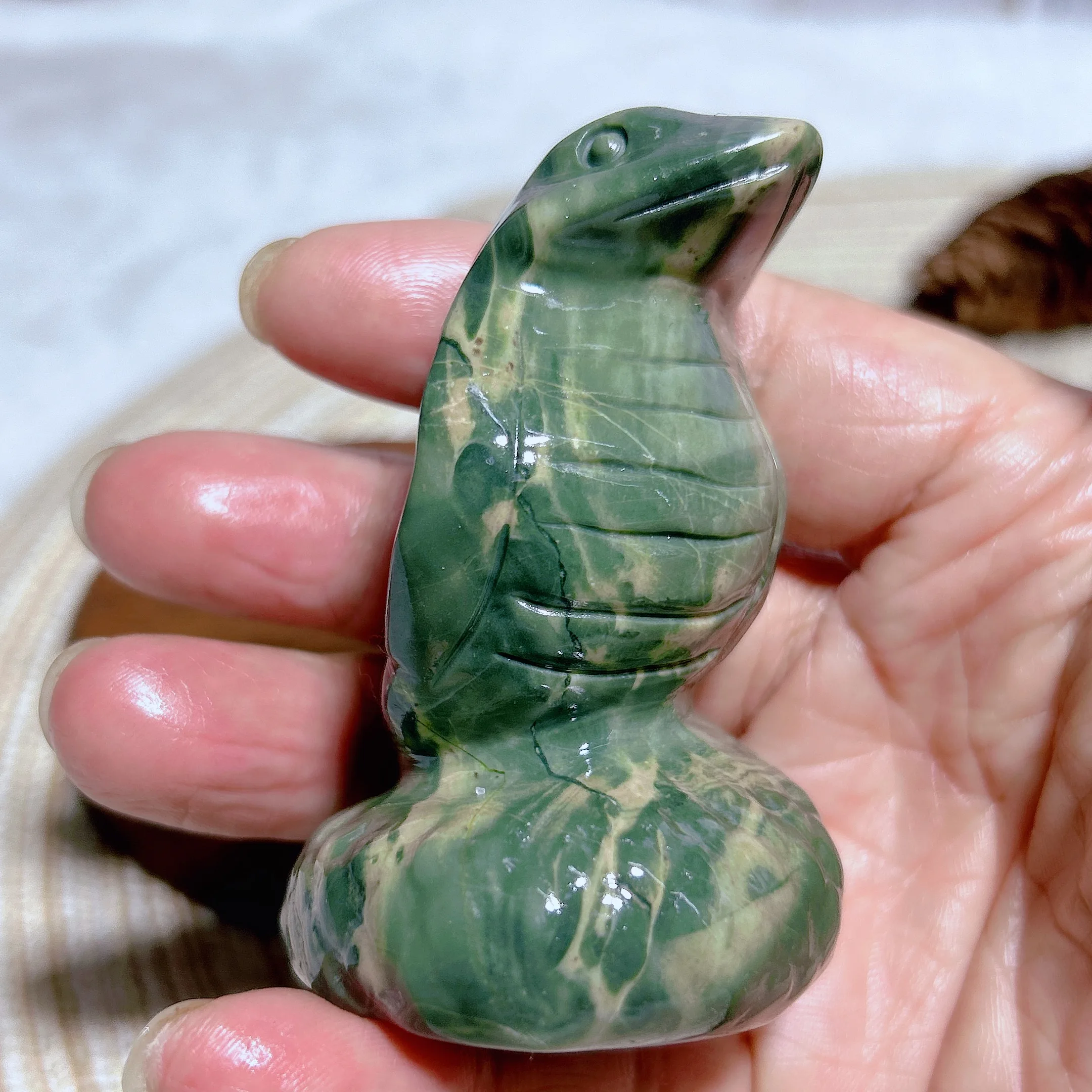 

Natural Crystal Green Jade Naja Snake Hand Carving Flashy Gemstones Healing Mineral Energy Stone Reiki Home Decorations Gift