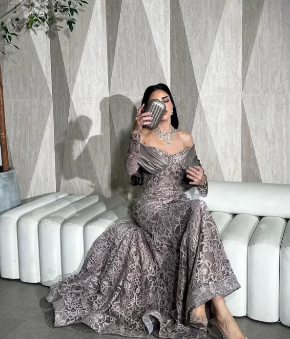 تخصيص جودة عالية الخامس الرقبة طول الأرض التجاعيد يزين ثلاثة أرباع قبالة الكتف Vestido Para Festa De Formatura De Luxo