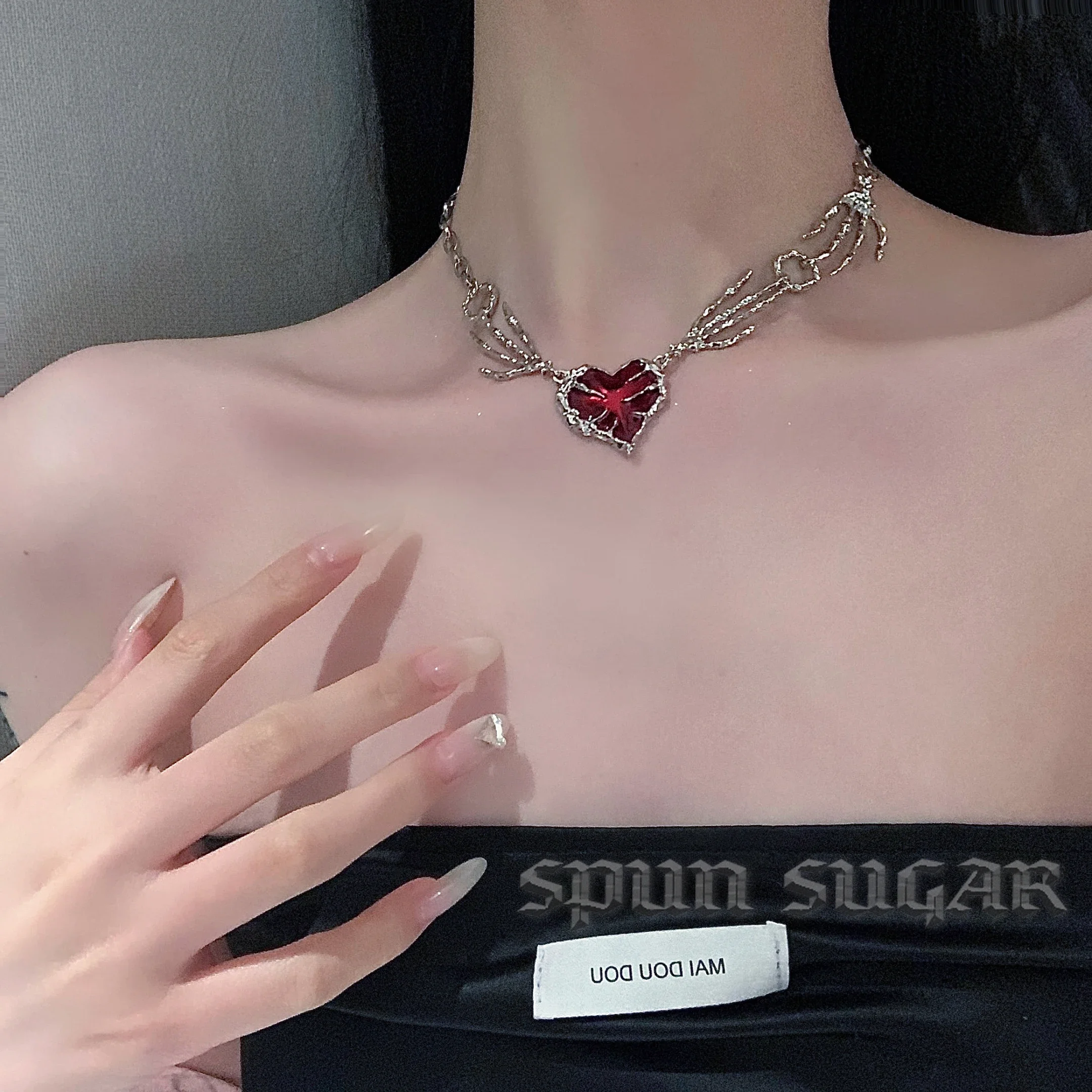 Dark Fan Red Love Ghost Claw Necklace Sweet Cool Spice Girl Hip Halloween Personality Accessories Collarbone Chain New